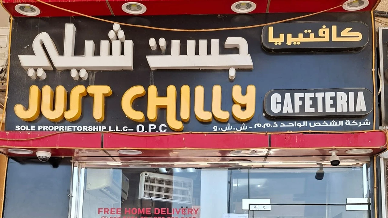 إغلاق كافتيريا «جست شيلي» في العين بسبب انتهاكات متكررة للسلامة الغذائية